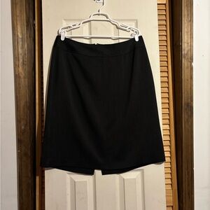 🐾Classic Black Women's Skirt: Size 16 W 🐾